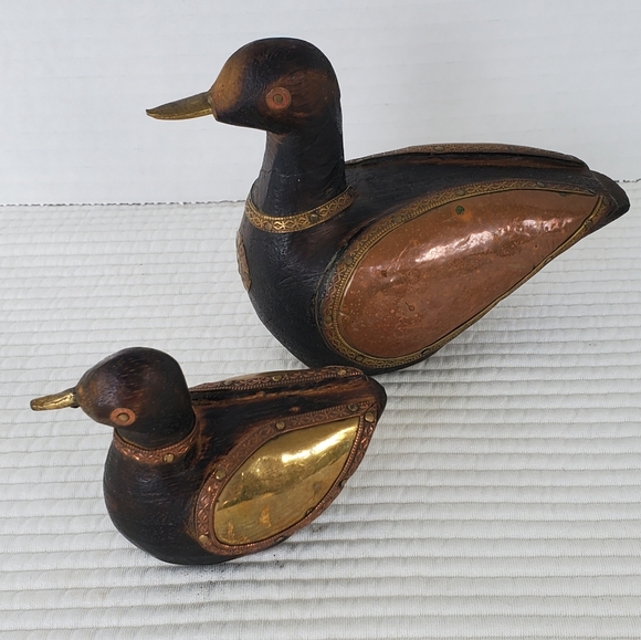 2 Ducks Brass Wood Figurines Bird Vintage 5.5"x4" & 3.5"x2.5" - Picture 1 of 13